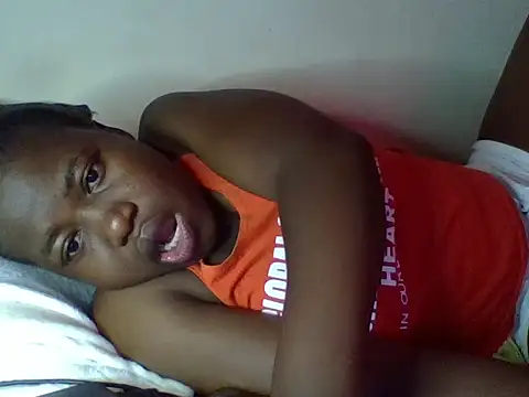 Snapshot of cute-marianna chatting on December 15, 10:30 am cute-marianna online show from December 15, 10:30 am