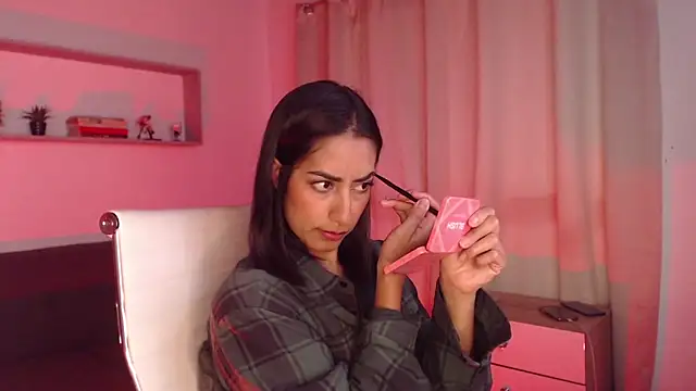 Snapshot of Brown_skin11 chatting on December 4, 9:35 pm Brown skin11 online show from December 4, 9:35 pm