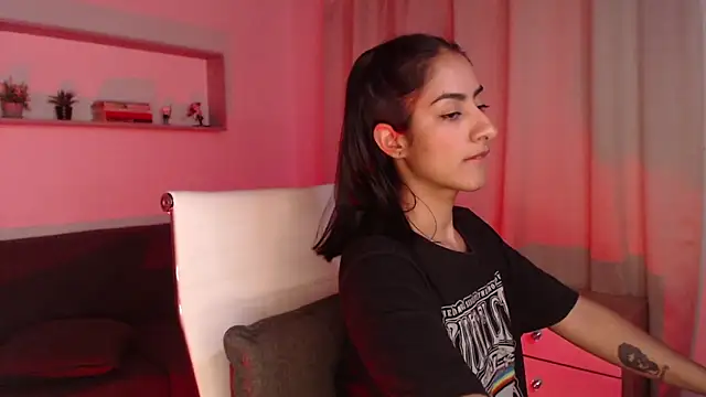 Snapshot of Brown_skin11 chatting on December 17, 1:18 am Brown skin11 online show from December 17, 1:18 am