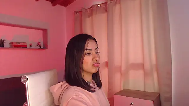 Snapshot of Brown_skin11 chatting on December 21, 8:32 pm Brown skin11 online show from December 21, 8:32 pm