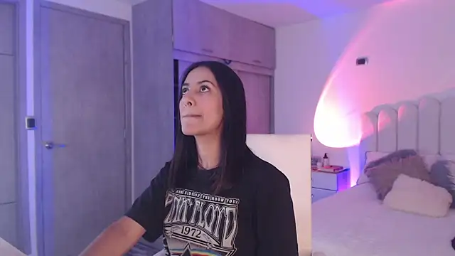 Snapshot of Brown_skin11 chatting on February 27, 7:37 pm Brown skin11 online show from February 27, 7:37 pm