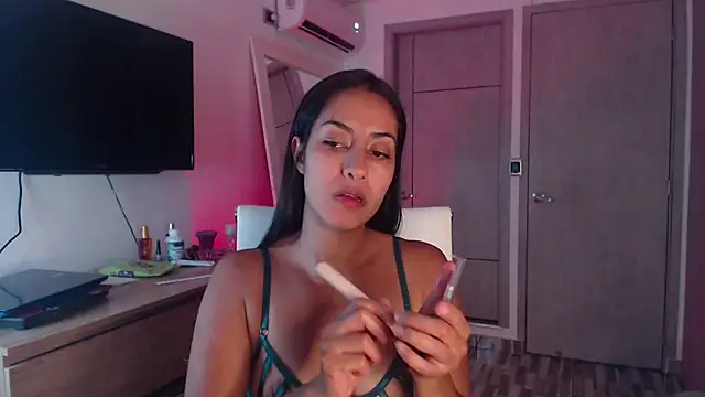 Snapshot of Brown_skin11 chatting on October 14, 9:04 pm Brown skin11 online show from October 14, 9:04 pm