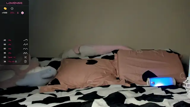 Snapshot of YaraAveiri chatting on January 24, 4:17 pm YaraAveiri online show from January 24, 4:17 pm