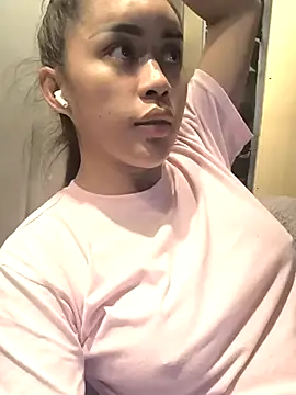 Snapshot of QuiinMollyXxX chatting on February 26, 7:53 am QuiinMollyXxX online show from February 26, 7:53 am