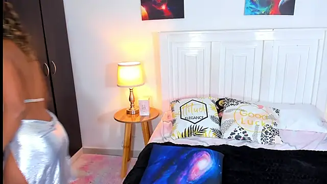 Snapshot of SarahCinnamon- chatting on January 9, 8:01 pm SarahCinnamon- online show from January 9, 8:01 pm