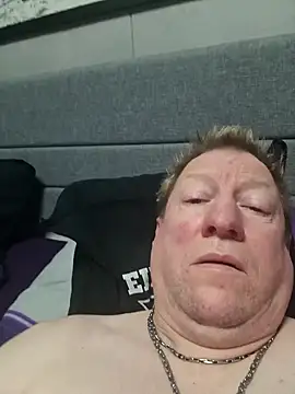 tomtom111111 online show from January 2, 2:13 pm