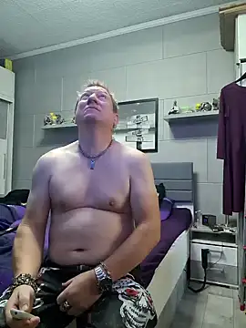 tomtom111111 online show from January 4, 10:49 am