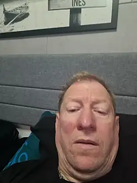 tomtom111111 online show from October 11, 9:52 am