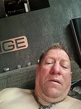 tomtom111111 online show from October 19, 10:05 am