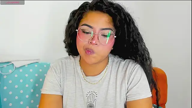 moana taylor online show from April 19, 3:22 pm