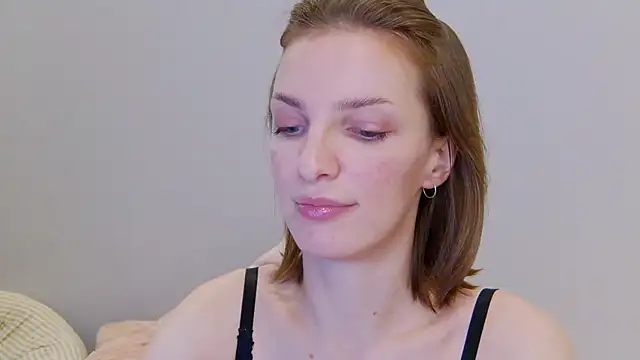 Snapshot of Beauty_Alex chatting on January 5, 2:17 am Beauty Alex online show from January 5, 2:17 am