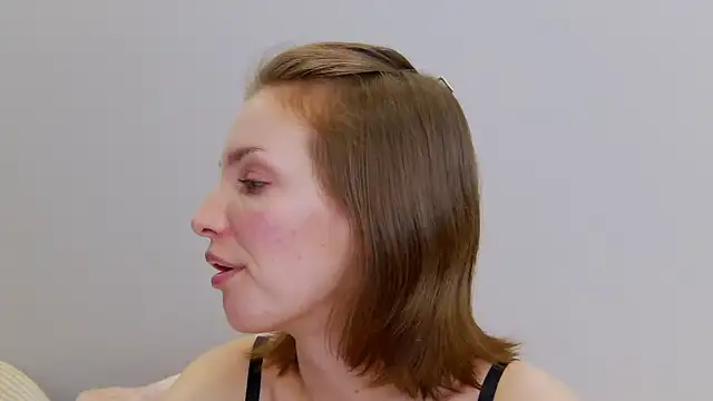 Snapshot of Beauty_Alex chatting on January 5, 5:20 am Beauty Alex online show from January 5, 5:20 am