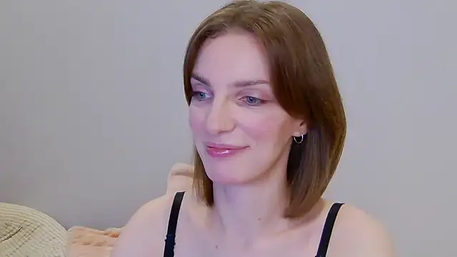 Snapshot of Beauty_Alex chatting on January 12, 1:53 am Beauty Alex online show from January 12, 1:53 am