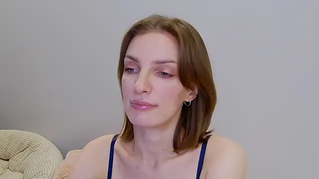 Snapshot of Beauty_Alex chatting on January 13, 2:28 am Beauty Alex online show from January 13, 2:28 am