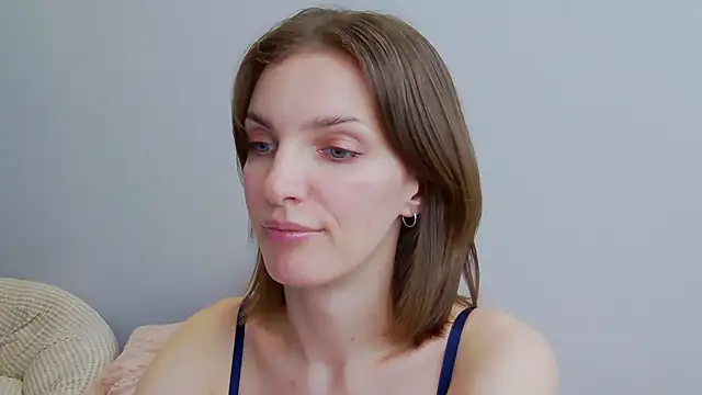 Snapshot of Beauty_Alex chatting on January 13, 5:33 am Beauty Alex online show from January 13, 5:33 am