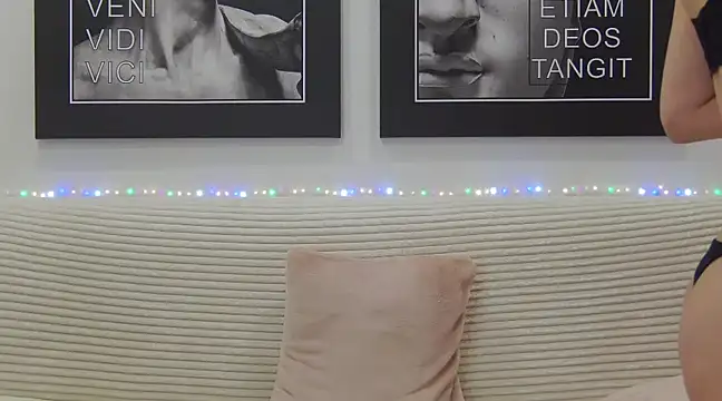 Snapshot of Beauty_Alex chatting on February 15, 4:25 am Beauty Alex online show from February 15, 4:25 am