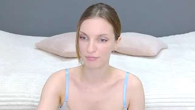 Snapshot of Beauty_Alex chatting on October 12, 2:21 am Beauty Alex online show from October 12, 2:21 am