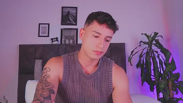 I Gabriel online show from July 18, 4:49 am