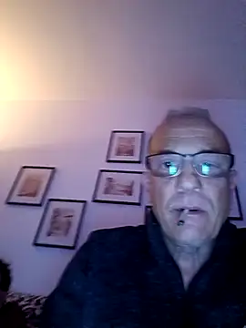 Snapshot of Sborrone65 chatting on February 3, 1:59 am Sborrone65 online show from February 3, 1:59 am