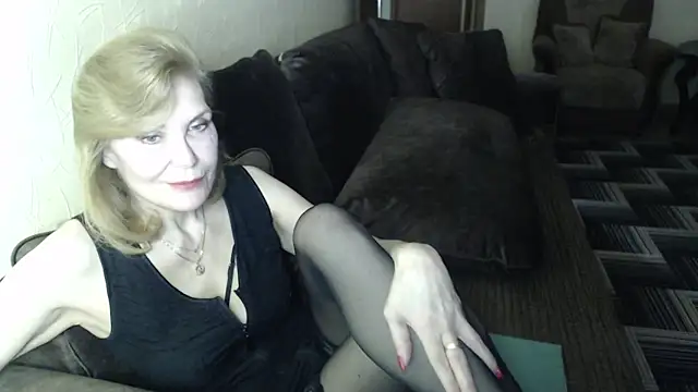 Snapshot of Sexy_Irene chatting on April 28, 5:12 am Sexy Irene online show from April 28, 5:12 am