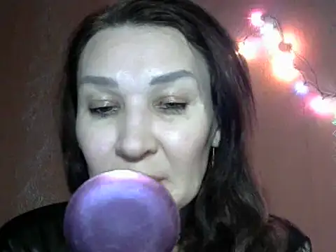 PrettyAndWild online show from December 13, 5:21 pm