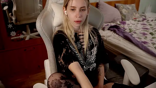 ho1yho1e online show from March 18, 7:17 pm