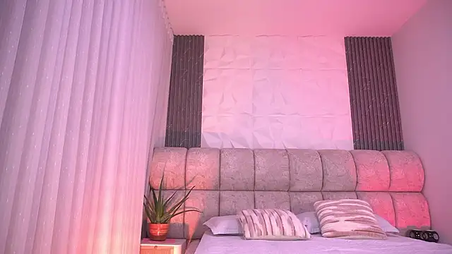 katy rioss online show from February 3, 11:59 am