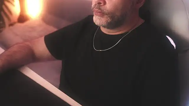 Sanders White online show from March 3, 9:33 am