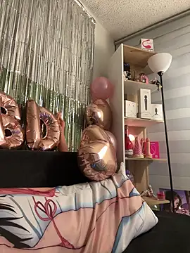 Snapshot of lilly_sweett chatting on December 16, 11:10 pm lilly sweett online show from December 16, 11:10 pm