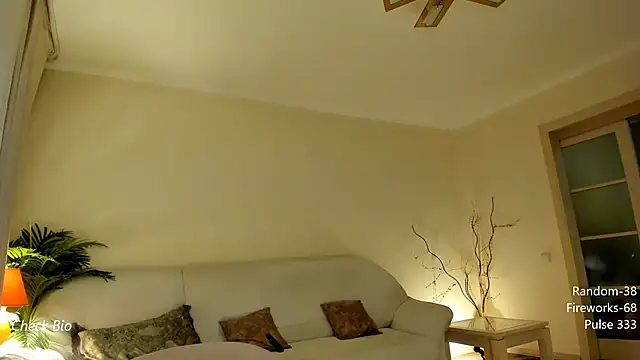 Snapshot of Butterfly-_ chatting on March 16, 8:00 pm Butterfly- online show from March 16, 8:00 pm