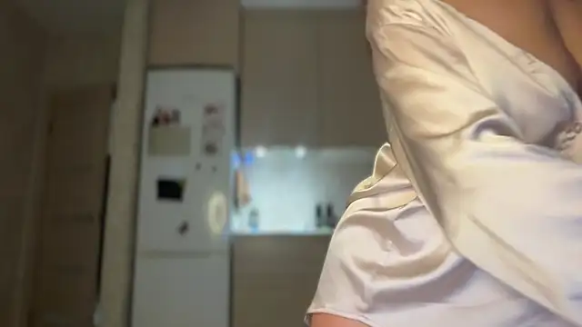 Snapshot of Butterfly-_ chatting on November 21, 11:53 am Butterfly- online show from November 21, 11:53 am