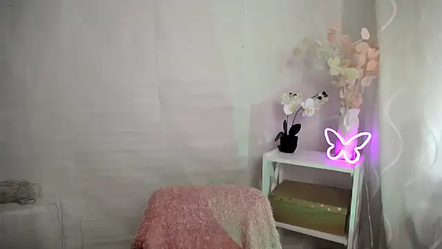 SweetPrincess  online show from March 17, 6:50 am