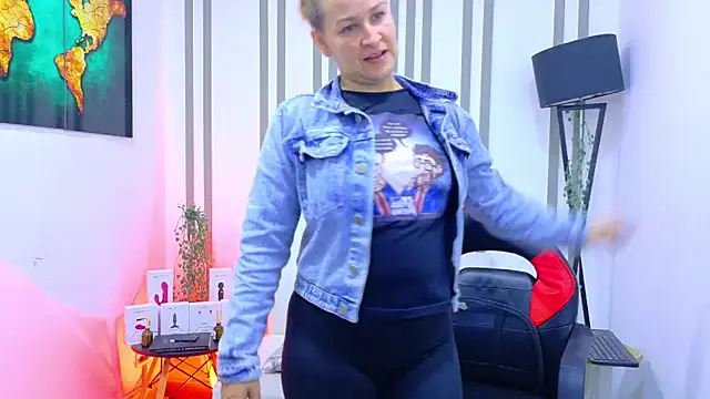 Britney taylor  online show from December 15, 9:08 pm