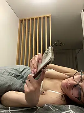 little belucci online show from February 3, 8:35 pm