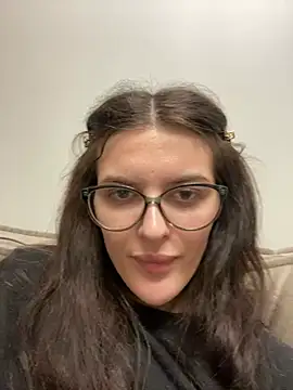 little belucci online show from February 5, 4:58 pm