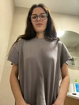 little belucci online show from February 6, 10:32 pm