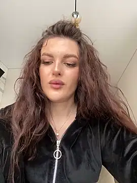 little belucci online show from February 16, 1:38 pm