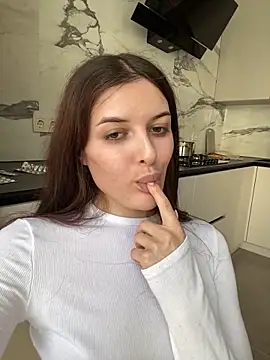 little belucci online show from March 22, 12:25 pm