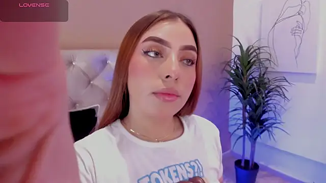 Snapshot of MaddyyLennon chatting on February 6, 2:15 pm MaddyyLennon online show from February 6, 2:15 pm