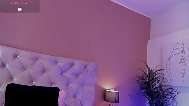 Snapshot of MaddyyLennon chatting on February 17, 5:10 pm MaddyyLennon online show from February 17, 5:10 pm