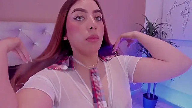 Snapshot of MaddyyLennon chatting on February 19, 2:01 pm MaddyyLennon online show from February 19, 2:01 pm