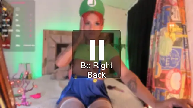 Snapshot of Sofia_waltonx chatting on October 23, 12:21 am Sofia waltonx online show from October 23, 12:21 am