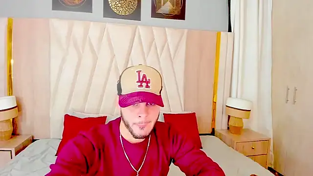 Snapshot of hottstuffx69 chatting on November 2, 2:25 am hottstuffx69 online show from November 2, 2:25 am