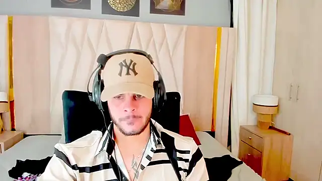 Snapshot of hottstuffx69 chatting on November 6, 2:45 am hottstuffx69 online show from November 6, 2:45 am