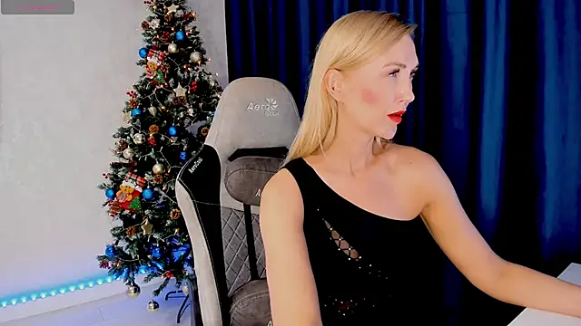 Snapshot of HotyPlays chatting on December 24, 10:39 pm HotyPlays online show from December 24, 10:39 pm