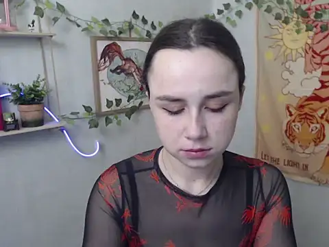 VeryVeryVeryShy  online show from April 23, 5:52 am