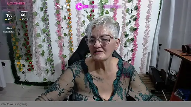 Snapshot of bety-cum2 chatting on December 7, 10:28 pm bety-cum2 online show from December 7, 10:28 pm