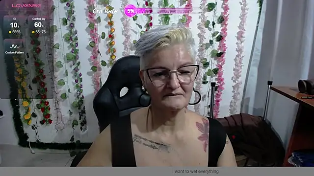 Snapshot of bety-cum2 chatting on December 8, 3:24 pm bety-cum2 online show from December 8, 3:24 pm