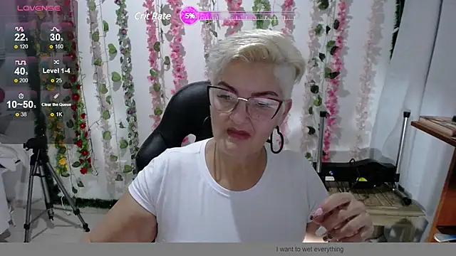 Snapshot of bety-cum2 chatting on December 14, 10:50 pm bety-cum2 online show from December 14, 10:50 pm