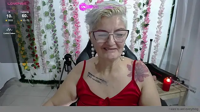 Snapshot of bety-cum2 chatting on December 17, 10:23 am bety-cum2 online show from December 17, 10:23 am